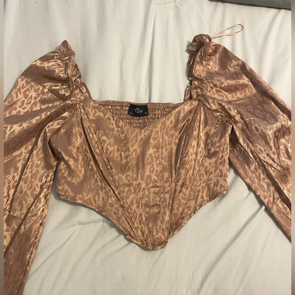 Elegant Leopard Print Crop Top